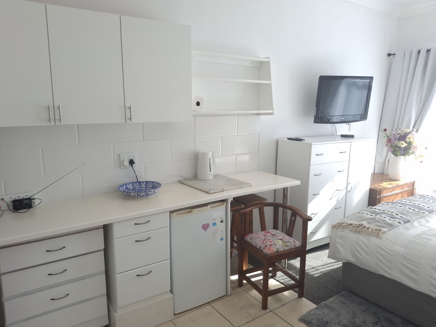 To Let 1 Bedroom Property for Rent in Fish Hoek Western Cape